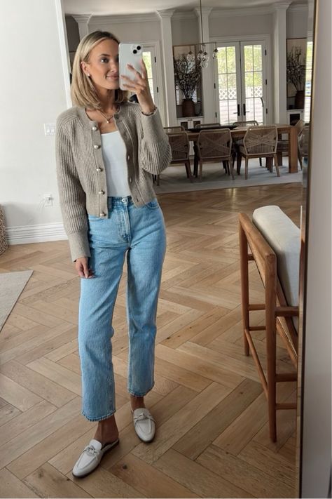 Teacher Appropriate Outfits, Cardigan Outfit Aesthetic, Supreme Jersey, Straight Jeans Outfit, Wfh Outfits, Spring Teacher Outfits, Capsule Wardrobe Women, Jeans Outfit Spring, Winter Fashion Outfits Casual