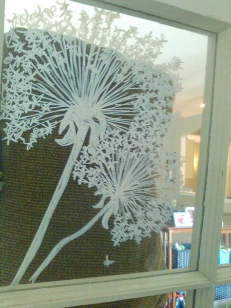 Window Marker Ideas, Window Marker Art, Chalk Markers Art, Office Marketing, Window Paint, Window Markers, Simple Flower Drawing, Display Retail, Window Display Retail