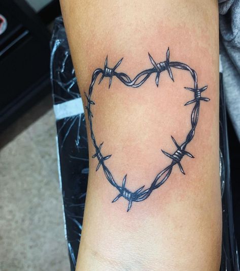 Karol G Heart Tattoo Ideas, Chained Heart Tattoo, Heart With Stitches Tattoo, Stitched Heart Tattoo, Karol G Heart Tattoo, Heart Chain Tattoo, Rope Tattoo, Red Heart Tattoos, G Tattoo