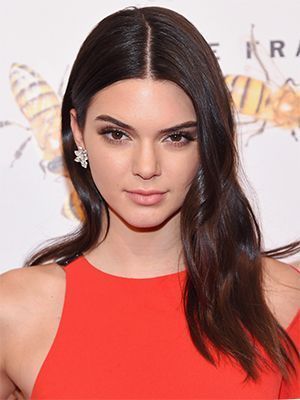 Ever wondered what Kendall Jenner would look like with platinum blonde hair? Click through to find out. | allure.com Kendall Jenner Heart Hair, Kendall Jenner Blonde Hair, Kendall Jenner Acne, Kendall Jenner Haircut, Kendall Jenner News, New Short Haircuts, Round Face Haircuts, Heart Hair, Platinum Blonde Hair