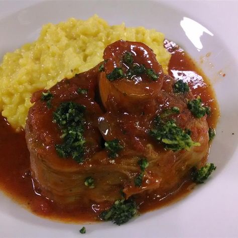 Traditional Osso Buco Osso Bucco Recipe, Osso Buco Recipe, Veal Recipes, Osso Bucco, Classic Italian Dishes, Lamb Recipes, Jamie Oliver, Beef Dishes, Italian Dishes