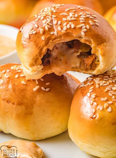 Stuffed Frozen Dinner Rolls, Frozen Dinner Rolls Ideas, Cheese Burger Bites, Hamburger Rolls Recipe, Cheeseburger Rolls, Burger Rolls, Rhodes Dinner Rolls, Hamburger Rolls, Homemade Cheeseburgers