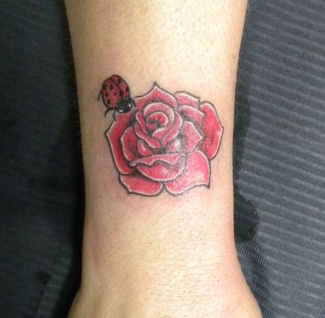 ladybug&rose tatttoo Rose Ankle Tattoo, Tattoo Ladybug, A Rose Tattoo, Tattoo Ankle, Lady Bug Tattoo, Bug Tattoo, Aesthetic Tattoo, Tat Ideas, Ankle Tattoo