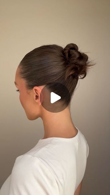 Emma Rose on Instagram: "Easy 5 minute slick bun for finer hair!! I literally do this hairstyle at least twice a week so finally sharing how I do it ✍🏼✍🏼✍🏼✨  Slick Bun Tutorial, Hairstyle, Hair Tutorial, Fine Hair" Slick Bun Styles, Classic Low Bun Tutorial, Sleek Back Bun Hairstyles, Slicked Bridal Bun, Slick Bun Updo, Bun Hairstyles Slick Back, Slick Back Bun Brunette, 5 Minutes Hairstyles, Sleek Bun Products