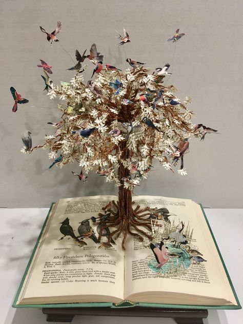 Book Art Ideas, Book Dioramas, Book Paper Crafts, Book Diorama, Old Book Art, Azure Lane, Old Page, Book Art Sculptures, Book Art Projects