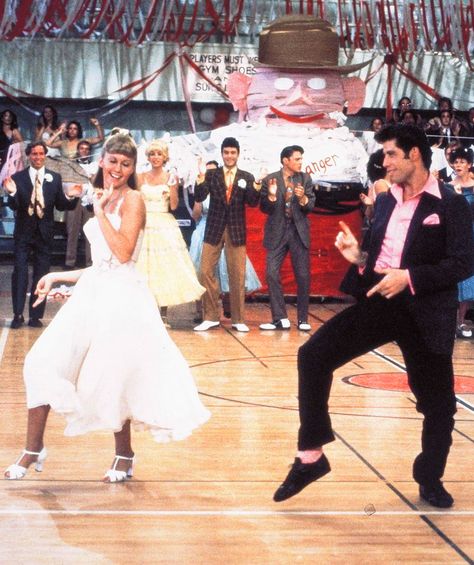 Born to hand jive!! Greece Movie, Grease Aesthetic, Prom Songs, Grease 1978, Grease Movie, Grease Is The Word, Hand Jive, Through The Decades, Dance Movies