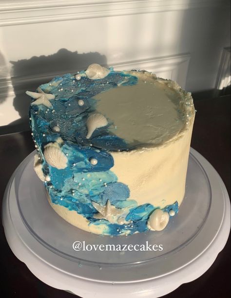 Dream Birthday Cake, Ocean Themed Cake, Bolo Tumblr, Hawaiian Birthday Cakes, Ocean Birthday Cakes, Summer Birthday Cake, Beach Birthday Cake, 14th Birthday Cakes, Sea Cake