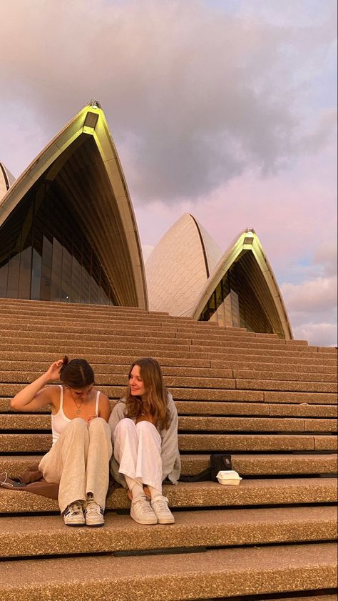 Sydney Travel Photos, Sydney Student Life, Sydney Australia Travel Aesthetic, Sydney Girl Aesthetic, Australia Aesthetic Sydney, Sydney Picture Ideas, Australia Trip Aesthetic, Australia Gap Year, Gap Year Travel Aesthetic