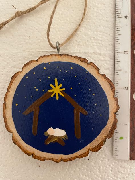 Wooden Slice Ornaments For Kids, Wood Slice Nativity Ornament, Wood Slice Art Ideas, Diy Ornaments Wood, Easy Homemade Ornaments, Christmas Church Crafts, Eco Christmas Decorations, Christ Centered Christmas, Wooden Christmas Crafts