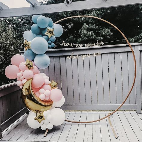 Balloon backdrop at gender reveal party Balloon Decorations For Gender Reveal, Simple Gender Reveal Balloon Garland, Gender Reveal Ideas Balloon Arch, Twins Gender Reveal Decorations, Gender Reveal Backdrop Ideas Diy, Gender Reveal Balloon Circle Arch, Ballon Arch Gender Reveal, Gender Reveal Circle Backdrop, Simple Gender Reveal Party Decorations