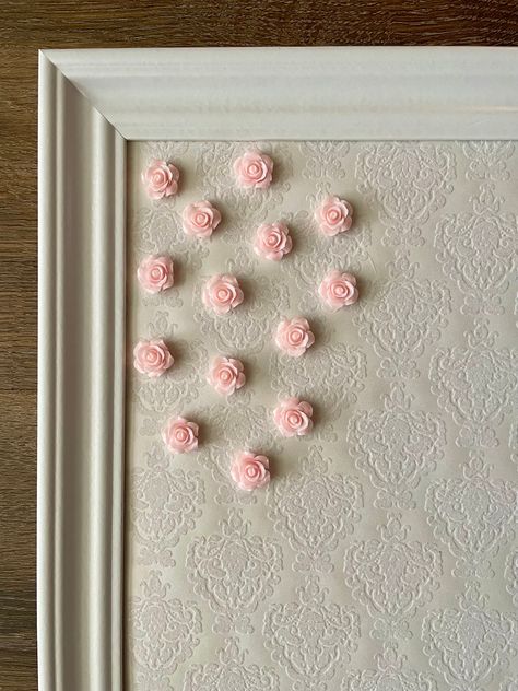 Eclectic Cubicle Decor, Cubicle Theme Ideas, Desk Cork Board, Pink Cubicle, Office Cork Board Ideas, Cute Cork Board Ideas, Chic Cubicle Decor, Desk Decor Ideas Office Cubicle, Pink Office Aesthetic