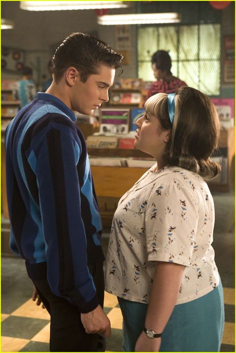 Hairspray Hairspray Costume, Nikki Blonsky, Hairspray Movie, Hairspray Musical, Hairspray Live, Movie Couples, Zac Efron, Theatre Kid, High School Musical