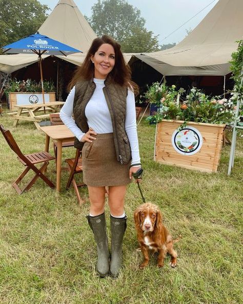 Cara on Instagram: "We're back! 🐎🐎 #blenheimhorsetrials #schoffel #countrysports #fieldsports #equestrian #countrylife #blenheimpalace #blenheimpalacehorsetrials #lechameau" Womens Outdoor Fashion, British Country Style, Country Outfits Women, Country Sports, Countryside Style, Country Attire, Country Walk, Cowgirl Aesthetic, Country Style Outfits