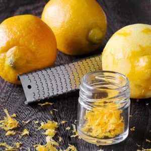 How to zest a lemon and store lemon zest - What's In The Pan? Freezing Lemon Zest, Garlic Aioli Recipe, Microplane Grater, Storing Lemons, Dried Lemon Peel, Lemon Zester, Lemon Blossoms, How To Store, Lemon Recipes