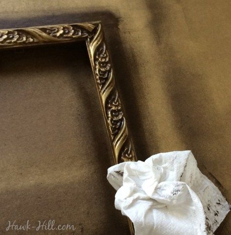 Gold Frame Gallery Wall, How To Clean Rust, Horseshoe Crafts, Gold Spray Paint, Gold Spray, Diy Picture Frames, Gold Diy, Patina Finish, Gold Picture Frames