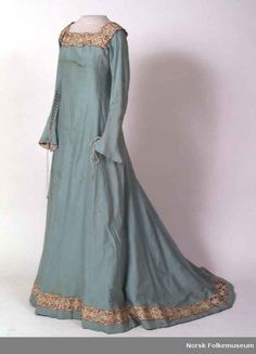 norse fashion 1300s | ... Gowns, Wendy Dresses, Lights Blue Medieval Dresses, Norwegian Museums Gaun Abad Pertengahan, Medieval Gown, Medieval Dresses, Medieval Garb, Medieval Costume, Old Dresses, Medieval Clothing, Medieval Dress, Medieval Fashion