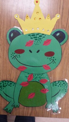 Pin the lips on the Frog Prince  Valentine's Day Game Princess And The Frog Crafts, Prince And Princess Theme Preschool, Frog Prince Craft Preschool, Pre K Fairy Tale Craft, Princess And Prince Activities Preschool, Frog Prince Craft, The Frog Prince Activities, Fairy Tale Prek Activities, Royalty Party