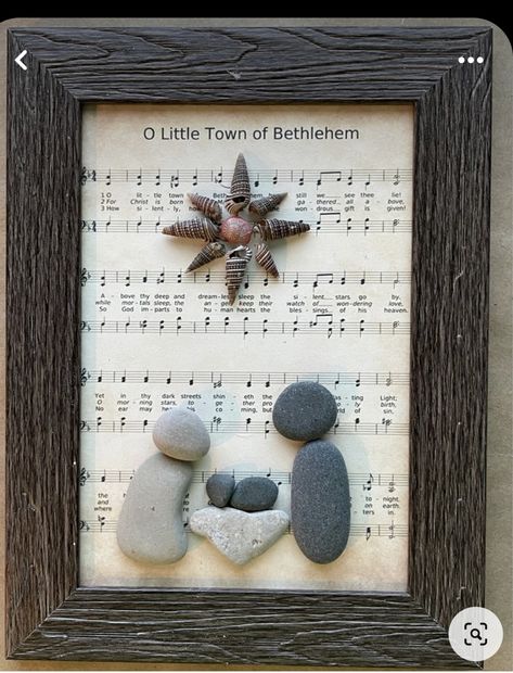 Diy Rock Art Pictures, Pebble Art Nativity Scene, Pictures Made With Rocks, Rock Nativity Scene Stones, Pebble Art Nativity, Rock People Art, Christmas Pebble Art Ideas, Rock Pictures Diy Pebble Art, Pebble Art Ideas Diy