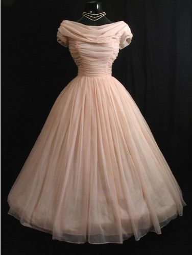 love this fabric...and the dress ain't so bad either ;) Cute Dress Outfits, Retro Mode, Vestidos Vintage, Vintage Inspired Dresses, 50s Dresses, 1950s Dress, Inspired Dress, Mode Vintage, Mode Inspiration