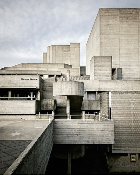 National Theatre London, England Deconstructivism, Brutalism Architecture, Hayward Gallery, Brutalist Buildings, Concrete Architecture, Brutalist Design, London Architecture, Brutalist Architecture, Central London