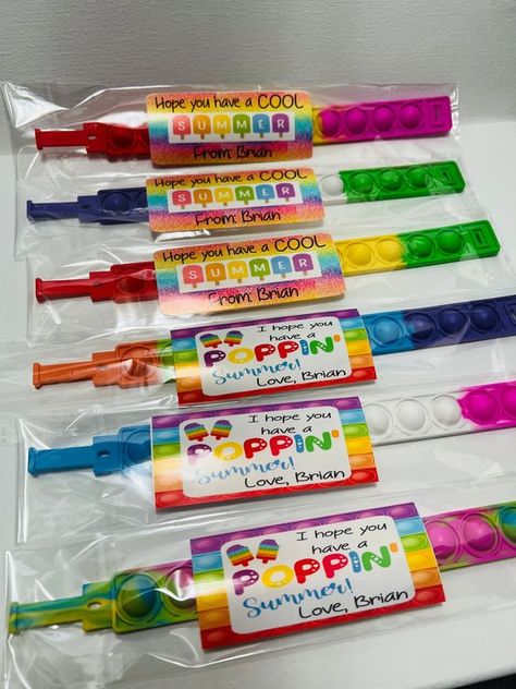 Pop it Bracelet , End Of School Gift , Classroom Gifts , Students Gift , Kindergarden Gift , Party Favor , Class Favors , Summer Toy #EndofYearGifts#TeacherGifts#StudentAppreciation#SummerBreakReady#SchoolIsOut#HappySummer ,https://medium.com/p/b2d6edb42b88 End School Year Gifts Kids, End Of Year Summer Gifts For Students, Pop It Favors, Summer Class Gifts For Kids, Kids End Of School Gifts, Spring Break Gifts For Students, Last Day Of School Gifts For Friends, End Of School Gifts For Students, Last Day Of School Gifts For Classmates