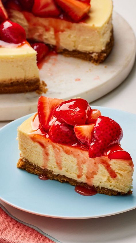 Strawberry Cheesecake Strawberry Cheesecake Topping, Strawberry Reference, Strawberry Cheesecake Recipe Easy, Best Strawberry Cheesecake, Cheesecake Aesthetic, Strawberry Baking, Cheesecake Topping, Cottage Recipes, Food References