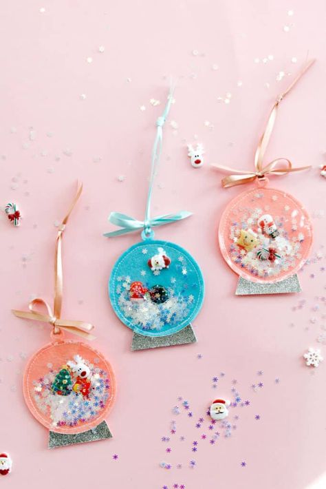 DIY Snow Globe Ornaments Diy Snow Globe Ornaments, Shaker Ornaments, Snow Globe Ornament, Christmas Decorations Sewing, Easy Teacher Gifts, Snow Globe Crafts, Diy Snow, Diy Snow Globe, Picture Ornaments