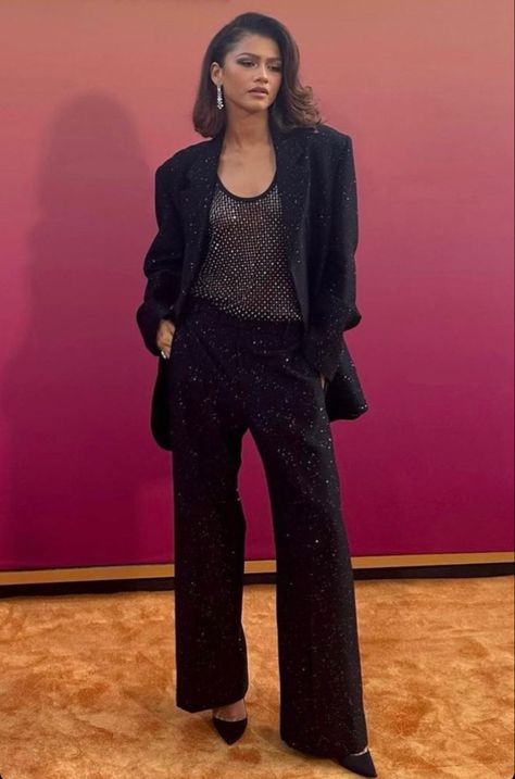 Celebrity Interview Outfits Aesthetic, Zendaya Suit, Hotel Grand Opening, Zendaya Interview, Zendaya Red Carpet, Bvlgari Hotel, Zendaya Hair, Interview Outfits, Zendaya Maree Stoermer Coleman