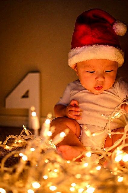 4 Months Baby Photoshoot Ideas, Baby Christmas Photography, Baby Photoshoot Ideas, Christmas Baby Pictures, Baby Boy Newborn Pictures, 4 Month Baby, Baby Boy Newborn Photography, Baby Milestones Pictures, Pictures Outfits