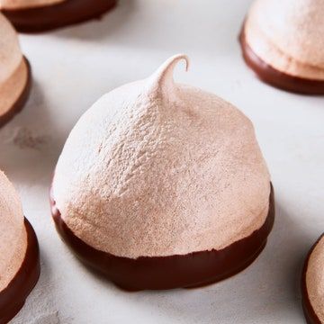 Gluten Free Desserts Holiday, Vanilla Meringue Cookies, Chocolate Meringue Cookies, Peppermint Meringues, Meringue Cookie Recipe, Baked Meringue, Chocolate Meringue, Gluten Free Holiday, Meringue Cookies