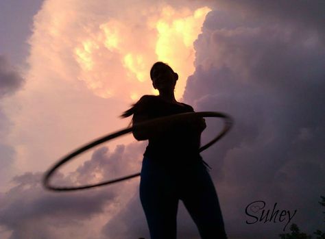 Me hooping with the sky <3 Fashion Lighting, Summer Aesthetic, The Sky, Human Silhouette, Vision Board, Hobbies, Composition, Concert, Lighting