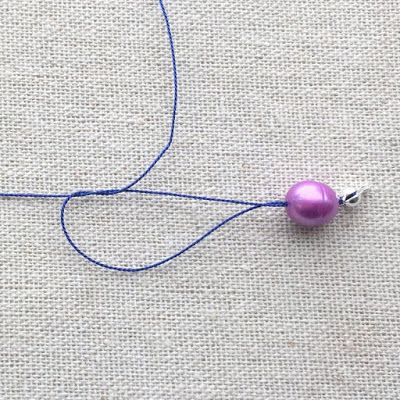 Bead Knotting, Pearl Necklace Tutorial, Knots Jewelry, Diy Pearl Necklace, Hand Knotted Pearls, Beaded Necklace Tutorial, Bead Tips, Wire Wrapped Jewelry Diy, Wire Jewelry Tutorial