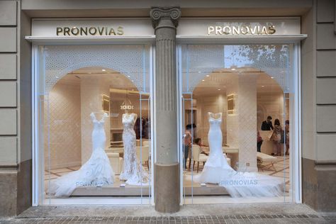 Bridal Shop Interior, Bridal Shop Decor, Bridal Shop Ideas, Bridal Boutique Interior, Wedding Salon, Store Design Boutique, Window Display Design, Wedding Dress Store, Boutique Decor