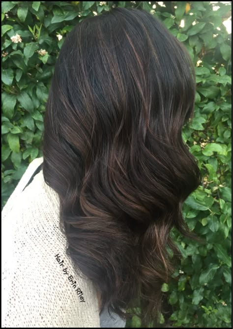 Hilights in dark hair Subtle Brown Highlights On Black Hair, Micro Highlights On Dark Hair, Colors Hair Ideas, Black Hair With Brown Highlights, Black Cherry Hair, Color Hair Ideas, Hair Coloring Ideas, How To Darken Hair, Bday Hair