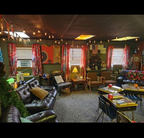 Boho Teacher Aesthetic, 2000s Classroom Aesthetic, Cozy English Classroom, Teacher Room Aesthetic, School Turned Into Home, Goth Teacher Classroom, Dark Boho Classroom, Cool High School Classroom Decor, History Teacher Aesthetic Classroom