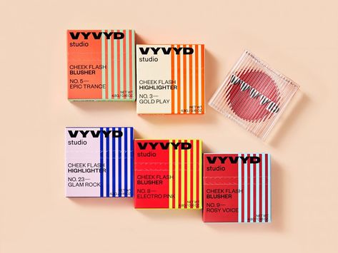 Les tendances branding & packaging qui vont marquer 2021 Paint Packaging, Super Fruits, Korean Cosmetic, Rhythmic Pattern, Car Washing, Cosmetic Design, College Design, Eye Drops, Packaging Labels Design