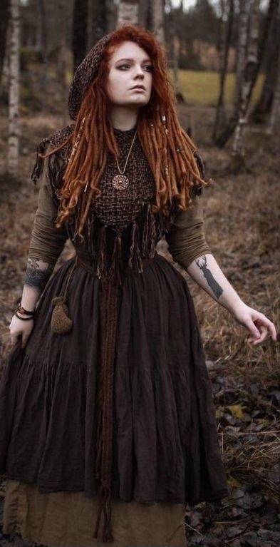 Ren Faire Outfits, Celtic Clothing, Pagan Clothing, Goth Outfit Ideas, Strega Fashion, Ren Faire Costume, Fair Outfits, Viking Costume, Witch Fashion