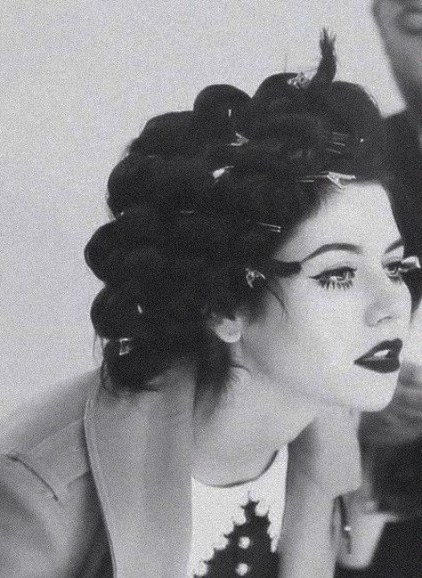 Electra Heart, Marina Diamandis, Marina And The Diamonds, Girls Music, Icon Icon, White Aesthetic, Pastel Goth, Maquillaje De Ojos, Lana Del Rey