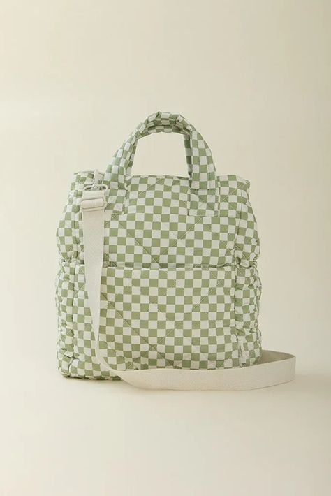 Looking for a chic and functional diaper bag? The Fern Chequer Totepack by Solly Baby offers the perfect blend of style, storage, and convenience. This 2-in-1 convertible bag easily switches between a tote and backpack, making it ideal for busy moms and dads on the go! Diaper Bag Aesthetic, Quilted Diaper Bag, Cute Diaper Bags, Stylish Diaper Bag, Solly Baby, Best Diaper Bag, Backpack Diaper Bag, Sweet Gift Ideas, Perfectly Organized