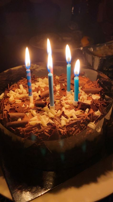 Pastry Cake Aesthetic, Christmas Cake Snap, Birthday Cake Fake Story, Happy Birthday Cake Snap, Fake Birthday Cake Story, Cake Asthetic Picture, Birthday Asthetic Picture, Cake Pictures Aesthetic, Birthday Cake Snap