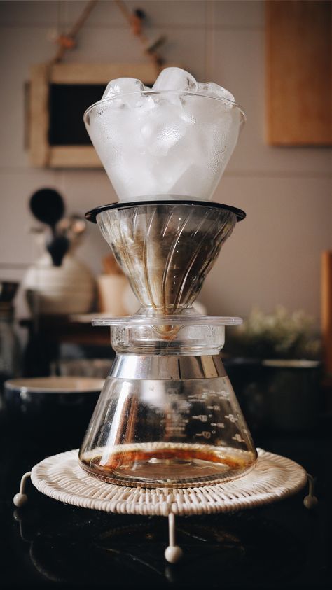 ice drip Nitro Coffee, Hario V60, Coffee Equipment, Coffee Dripper, Coffee Shop Design, Cold Brew Coffee, Coffee Pods, Speciality Coffee, Coffee Cafe