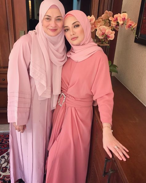 Neelofa Outfit, Ayana Moon, Hijab Fashion Summer, Niqab Fashion, Kebaya Muslim, Street Hijab Fashion, Hijab Fashionista, Islamic Dress, Hijabi Outfits Casual