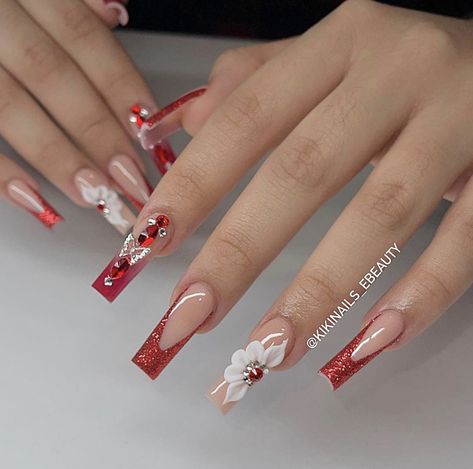 Red Cute Acrylic Nails, Quince Nails Glitter, Red Quince Theme Nails, 15 Quinceanera Nails Red, Cute Red Acrylic Nail Ideas, Small Bling Nails, Red Nails Mexican, Burgundy And Gold Nails Acrylic Quince, Red And Gold Quince Nails Short