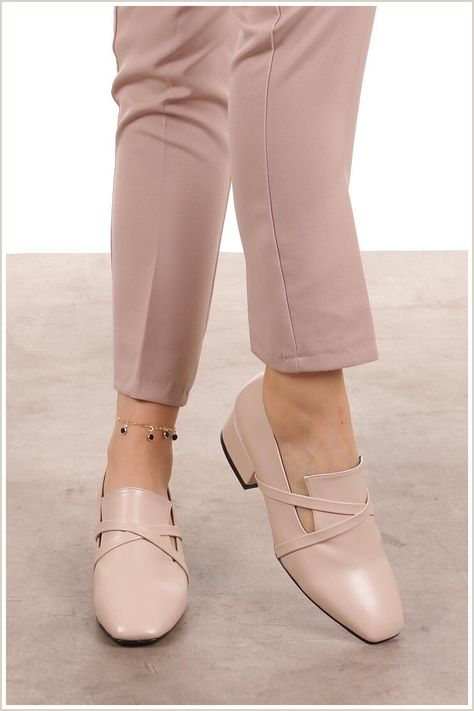 Winter Shoes For Work - Ready for more amazing inspirations? - Click to visit for more. Do It IMMEDIATELY!! Mary Jane Shoes Platform, Shoes Professional, Leather Flats Women, Mary Jane Platform Shoes, Manic Monday, Zapatos Mary Jane, Flat Heels, All Black Shoes, Work Shoes Women