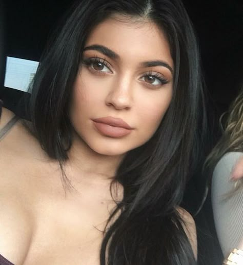 Kylie Jenner Face, Kylie Jenner Makeup Tutorial, King Kylie Era, Beauty Hacks That Actually Work, Looks Kylie Jenner, Kylie Jenner Hair, Kylie Jenner Nails, Kylie Makeup, Kylie Jenner Look