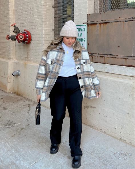 Plus Size Snow Outfit, Denmark Outfits, Plus Size Winter Outfits Cold Weather, Utah Fits, Chubby Outfits, Outfits Europa, Cold Weather Outfits Winter, Winter Outfits Snow, Plus Size Winter Outfits