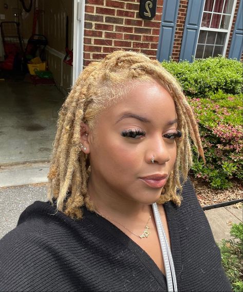 Blonde Locks Black Women, Blonde Tips On Locs, Locs With Blonde Patch, Black And Blonde Dreads Black Women, Blonde Dread Locks Black Women, Dyed Locs Blonde And Black, Platinum Locs, Aesthetic Locs, Feminine Locs