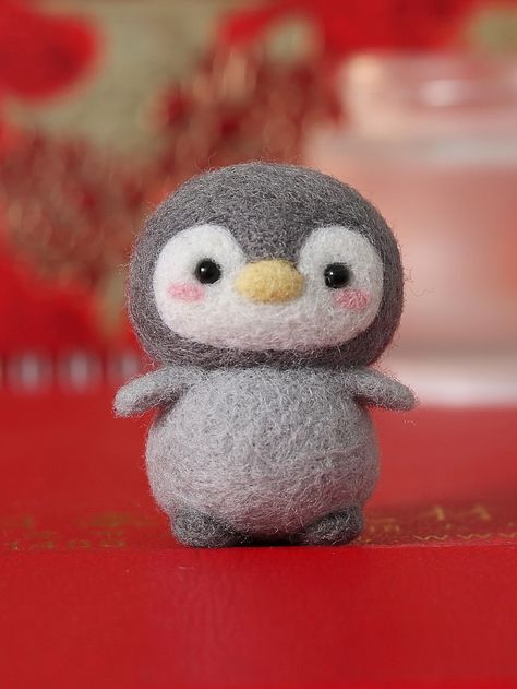 Felt Penguin Pattern, Diy Penguin Plush, Penguin Plushie, Felted Penguin, Needle Felted Penguin Tutorial, Needle Felt Pokemon, Felt Keyring, Felt Penguin, Needle Felting Tutorial