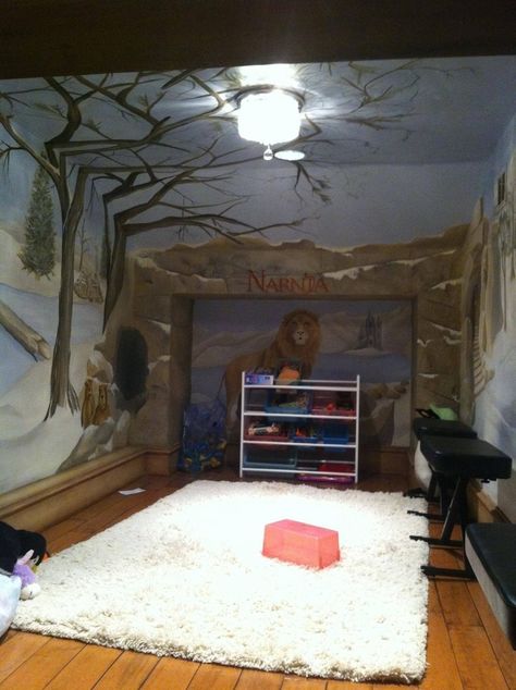 These rooms are so awesome it might be ridiculous. Pinner - 31 Beautiful Hidden Rooms And Secret Passages Narnia Room, White Shag Rug, Creative Kids Rooms, Secret Passages, Secret Passageways, Secret Room, Hidden Rooms, Secret Door, Secret Rooms