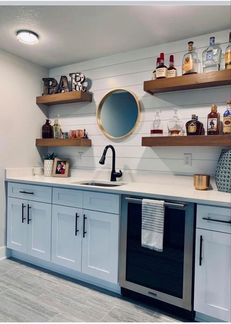 Shiplap Bar, Pool House Kitchen, Outdoor Bar Ideas, Shiplap Backsplash, White Shiplap Wall, Bar Designs, Backyard Bar, Home Coffee Bar, Woven Decor